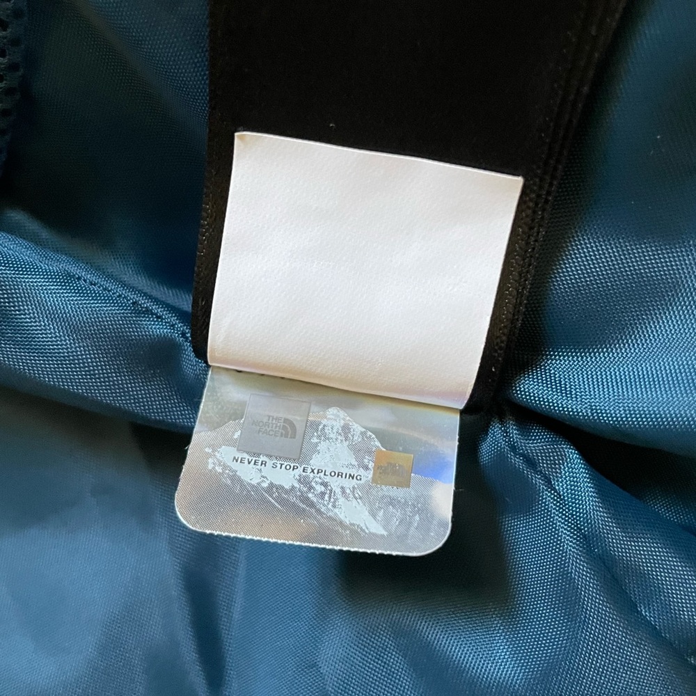 The North Face Women’s Printed Resolve 2 Rain Jacket - Picture 10 of 10
